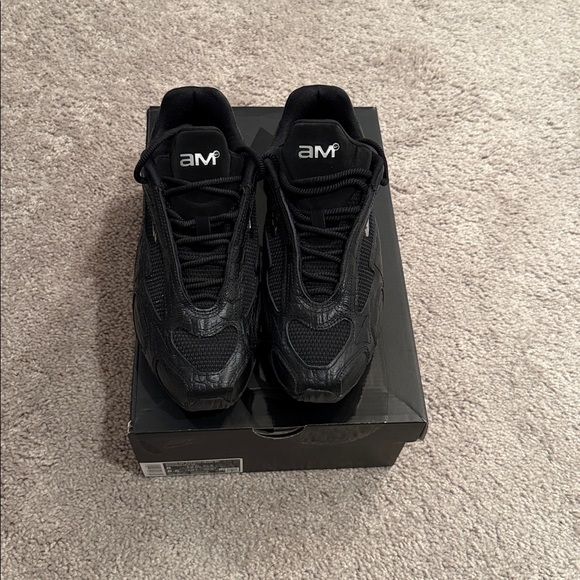 Sneaker - Picture 2 of 8